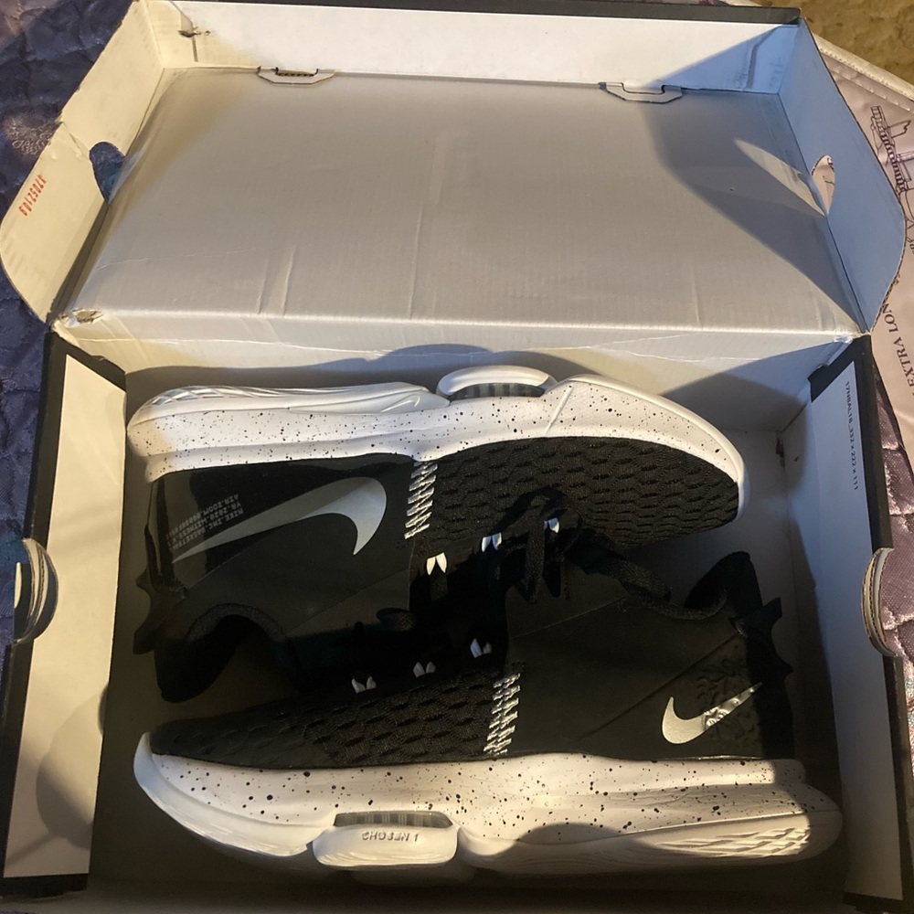 Too small only worn once LeBron witness V